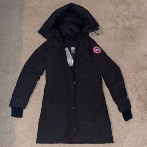 Brand new women’s Canada Goose parka